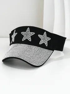 Visiera parasole Y2K nera con stelle di strass e tesa di cristalli scintillanti.