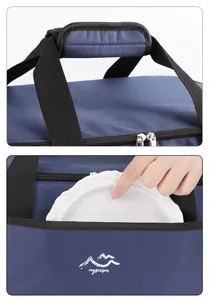 Detail einer blauen Kühltasche mit gepolstertem Griff und einer Seitentasche.