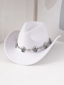 Chapeau de cowboy élégant en feutre blanc avec chaîne de chapeau à têtes de mort