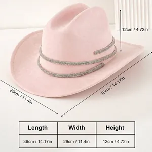 Eleganter rosa Wildleder-Cowboyhut mit Strassbändern und einer detaillierten Maßtabelle