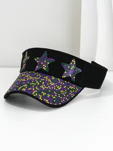 Dettaglio della visiera Y2K da donna con stelle di strass e tesa decorata colorata