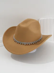 Elegante cappello da cowboy western color cammello con nappa di strass e gemme a goccia