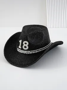 Sombrero de vaquero negro brillante con número 18 de perlas y tachuelas plateadas
