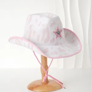 Stylischer Cowboyhut mit rosa-weißem Kuhmuster und funkelndem Paillettenstern für Partys