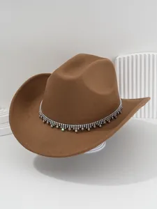 Elegante cappello da cowboy in feltro marrone con dettagli di frange in strass per donna