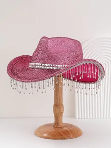 Detailansicht des rosa Pailletten-Cowboyhuts mit glitzernden Strass-Fransen für Partys.