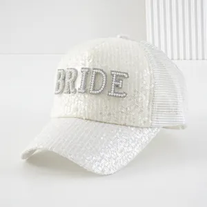 Cappellino da baseball bianco con paillettes e scritta BRIDE in perle e strass e rete