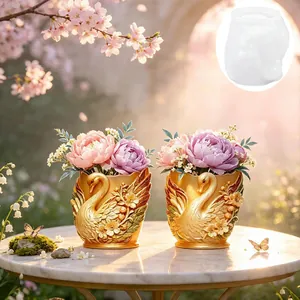 Détail d'un pot de fleur cygne 3D doré fabriqué avec un moule en silicone DIY