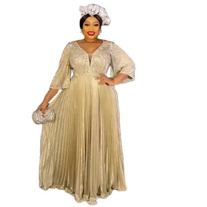 Elegantes afrikanisches Abendkleid in Gold mit V-Ausschnitt und plissierten Pailletten-Details