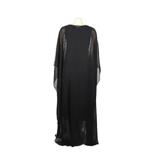 Vista posterior detallada de un vestido largo africano negro con detalles de lentejuelas