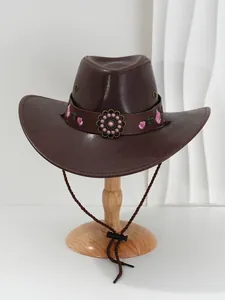Detailaufnahme eines braunen PU-Leder Cowboyhutes mit Blumenstickerei und Perlen