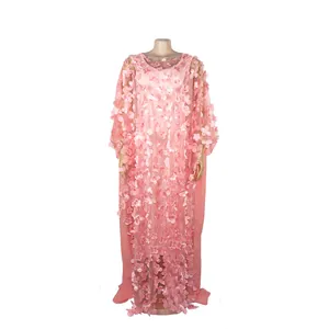 Robe longue africaine rose élégante avec broderie florale 3D et sous-robe assortie.