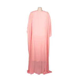 Vue arrière robe maxi africaine rose avec manches à fleurs 3D et fond de robe assorti