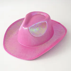 Detailansicht eines glänzenden rosa Metallic-Nashville-Cowboyhutes für Musikfestivals