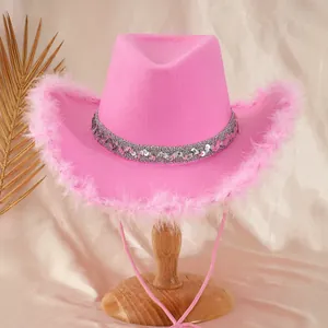 Detailansicht eines rosa Feder-Cowboyhutes mit elegantem Silber-Paillettenband Dekor