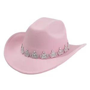 Chapeau de cowboy rose avec décorations de couronnes en strass pour les mariées et la mode.