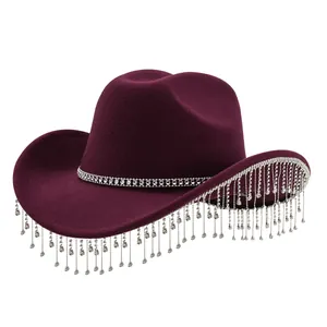 Elegante bordeauxrode vilten cowboyhoed met fonkelende strass-franjes voor themafeesten.