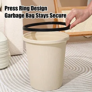 Cubo de basura beige minimalista de gran capacidad con anillo de sujeción negro