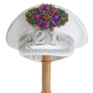Sombrero de capitán con lentejuelas, gemas púrpuras y decoración de perlas número 21