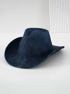 Hoogwaardige detailweergave van een marineblauwe wollen vilten cowboyhoed met brede rand