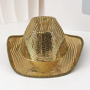 Glänzender goldener Pailletten-Cowboyhut für Partys, Detailansicht der Oberfläche.