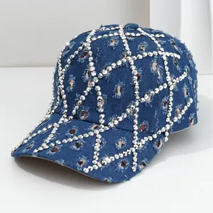 Gorra de béisbol de mezclilla desgastada con patrón de diamantes de imitación plateados