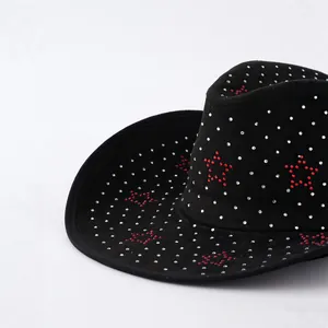 Cappello da cowboy western Y2K in camoscio nero con strass argento e stelle rosse
