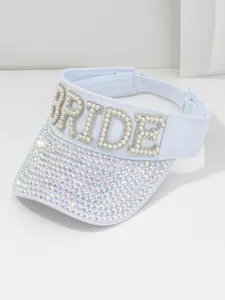 Dettaglio visiera bianca con scritta BRIDE in perle e decorazione con strass