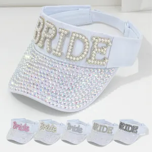 Visiera parasole da donna con strass e perle artificiali lettere Bride paillettes scintillanti visiera regolabile per matrimonio