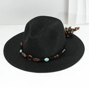 Eleganter schwarzer Panama-Strohhut mit Perlenband für Sonnenschutz im Strandurlaub