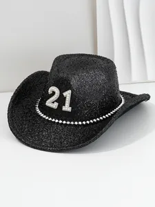Vista dettagliata del cappello da cowboy glitter nero con numero 21 di perle e borchie