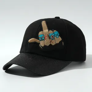 Cappellino da baseball hip-hop nero con ricamo dito medio e personaggi teschio