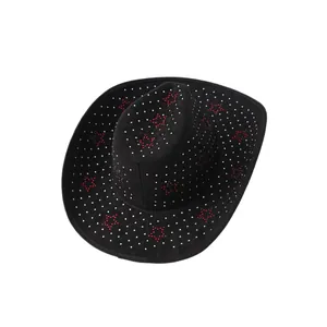 Cappello da cowboy in pelle scamosciata nera con motivi a stella in strass stile Y2K