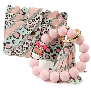 Leopard-Kartenhalter mit rosa Silikonperlen-Armband, Schlüsselanhänger und Quaste
