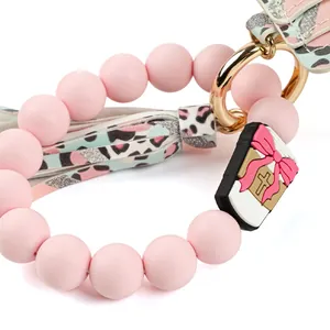Detailansicht von rosa Perlenarmband Schlüsselanhänger mit Leopardenmuster Quaste
