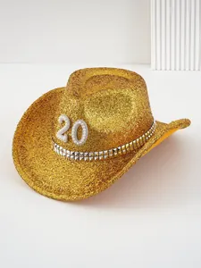 Detailansicht eines glitzernden goldenen Y2K-Cowboyhuts mit Pailletten und Perle 20.