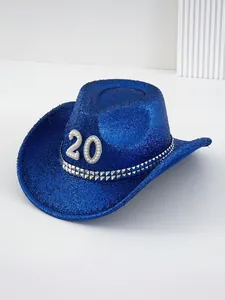 Detailansicht eines glitzernden blauen Y2K-Cowboyhuts mit Perlen-Zahl 20 und Silbernieten