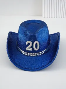 Funkelnder blauer Western-Cowboyhut im Y2K-Stil mit Pailletten und Perlenzahl Zwanzig.