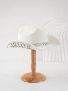 Elegante cappello da cowboy da sposa bianco con scritta BRIDE in perle e strass