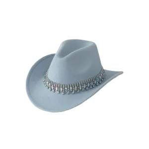 Sombrero vaquero occidental en fieltro azul con flecos de pedrería y diseño de lujo