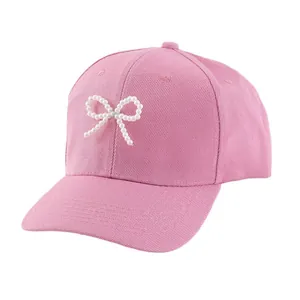 Cappellino da baseball rosa regolabile con elegante fiocco di perle bianche da donna