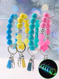 Gedetailleerd overzicht van siliconen kralen sleutelhangers met lichtgevend effect
