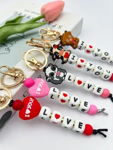 Detailansicht von Silikonperlen-Schlüsselanhängern mit "I Love You"-Schriftzug und Tieren.
