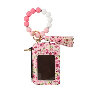 Florales Kartenetui mit rosa Silikon-Perlenarmband und Schlüsselanhänger