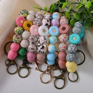 Colorful daisy silicone beaded keychains with metal clasps for DIY handmade wristlets.
