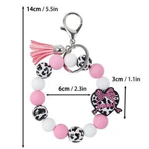 Pulsera llavero de cuentas de silicona con borla rosa y colgante de corazón.