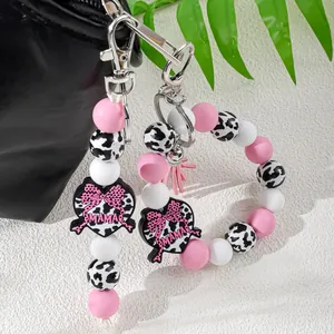Set de llavero y pulsera de cuentas de silicona rosa con estampado de vaca y MAMA