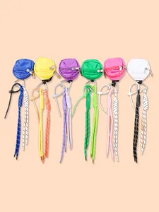 Lot de six mini charms de sac ronds et colorés avec des porte-clés en corde tressée robuste