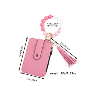 Produktmaße des rosa Kartenhalters mit Silikonperlenarmband und rosa Quastenanhänger