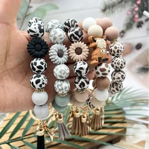 Handmade Silicone Bead Bracelet Keychain With Daisy Pendant Leopard Print Tassel Key Ring For Women Bag Accessories